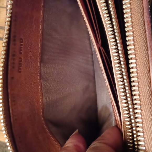 🤎MIU MIU MATELASSÉ LEATHER ZIP-AROUND WALLET - Picture 7 of 12